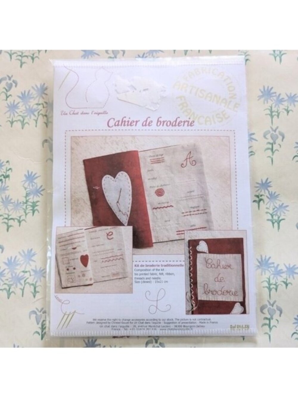 Un Chat dans l'aiguille Embroidery Notebook Cahier de broderie Cross Stitch Kit